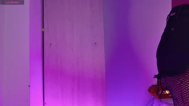 Snapshot of miamiller188 chatting on 6, 11, 2025 miamiller188 online show from 6, 11, 2025