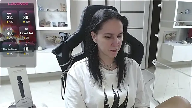 Irwi Tomboy online show from 21, 10, 2025