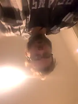 Snapshot of bear8t chatting on 28, 10, 2025 bear8t online show from 28, 10, 2025