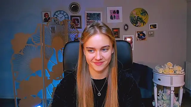 Snapshot of JuneWoods chatting on 20, 10, 2025 JuneWoods online show from 20, 10, 2025