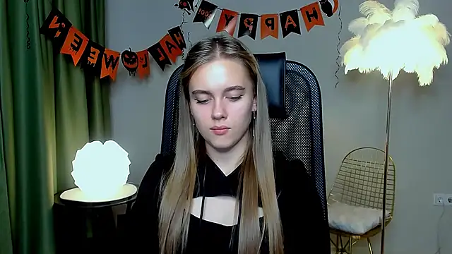 Snapshot of JuneWoods chatting on 24, 10, 2025 JuneWoods online show from 24, 10, 2025