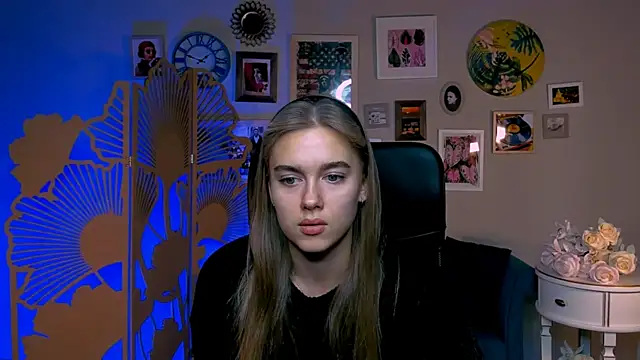 Snapshot of JuneWoods chatting on 10, 11, 2025 JuneWoods online show from 10, 11, 2025