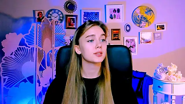 Snapshot of JuneWoods chatting on 14, 11, 2025 JuneWoods online show from 14, 11, 2025