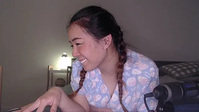 Snapshot of blueburrypie chatting on 23, 10, 2025 blueburrypie online show from 23, 10, 2025