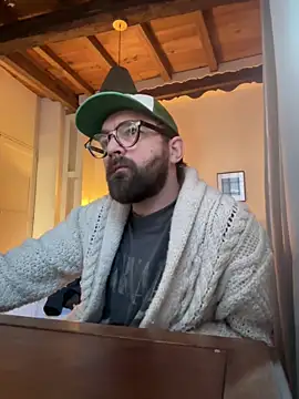 Snapshot of straight2fucked chatting on 19, 3, 2026 straight2fucked online show from 19, 3, 2026