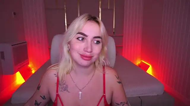 Snapshot of MariellaVi chatting on 13, 10, 2025 MariellaVi online show from 13, 10, 2025