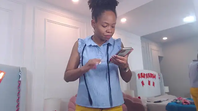 ChantalGarner online show from 25, 11, 2025