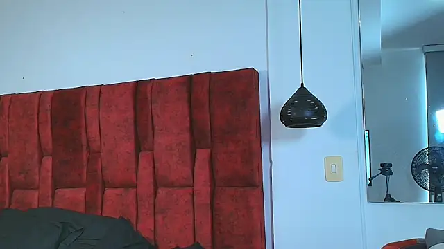 Sofia Hank  online show from 30, 9, 2025