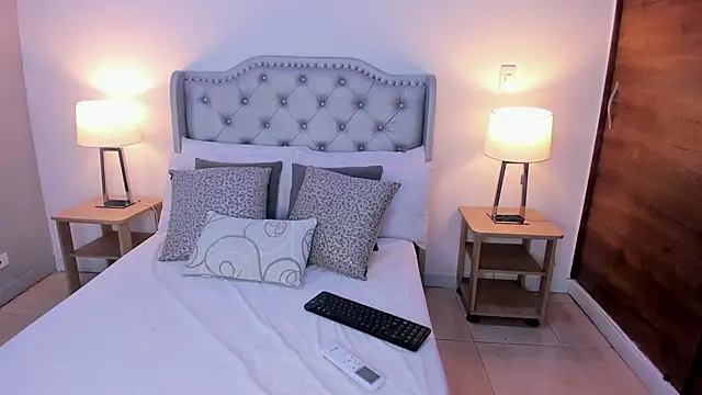 Snapshot of yen_lo_ chatting on 1, 11, 2025 yen lo online show from 1, 11, 2025