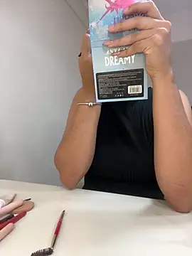 Snapshot of theladymonserrateshow chatting on 17, 11, 2025 theladymonserrateshow online show from 17, 11, 2025