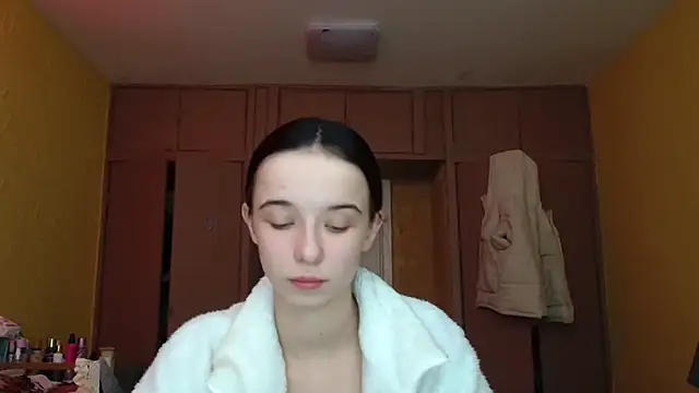 Snapshot of Emilia_Light chatting on 19, 2, 2026 Emilia Light online show from 19, 2, 2026