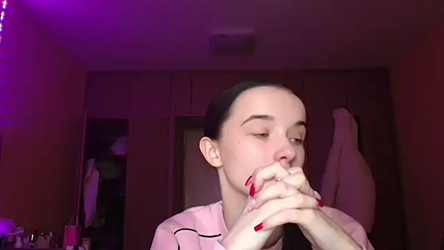 Snapshot of Emilia_Light chatting on 3, 3, 2026 Emilia Light online show from 3, 3, 2026