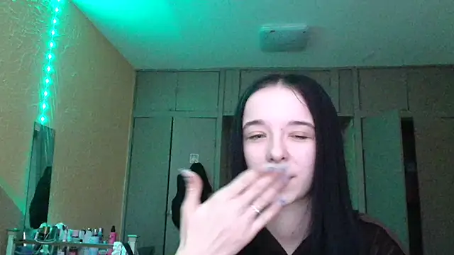 Snapshot of Emilia_Light chatting on 9, 3, 2026 Emilia Light online show from 9, 3, 2026