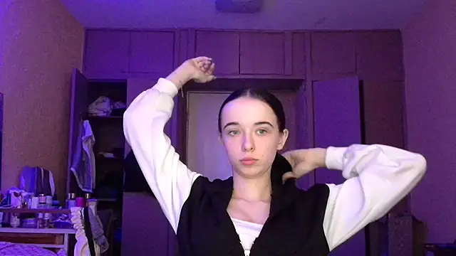 Snapshot of Emilia_Light chatting on 13, 3, 2026 Emilia Light online show from 13, 3, 2026