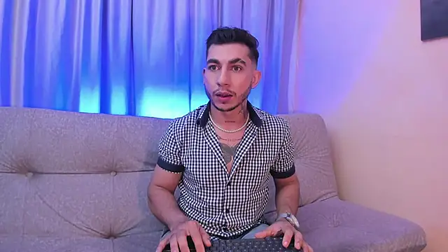 Taylor Lewiis online show from 3, 10, 2025