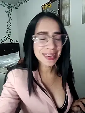 YaraDuartee online show from 3, 2, 2026