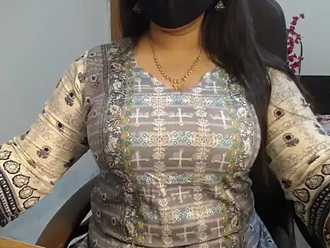 Queen Homaira online show from 13, 11, 2025