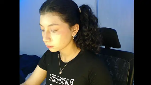 Ivonnybonn online show from 8, 11, 2025