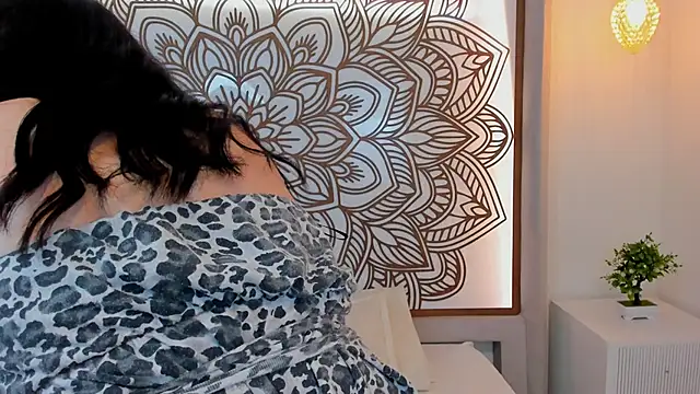 Daphne Nicolle online show from 7, 10, 2025