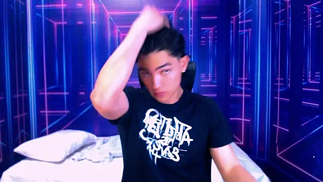 Snapshot of RomeoMillerr chatting on 28, 10, 2025 RomeoMillerr online show from 28, 10, 2025