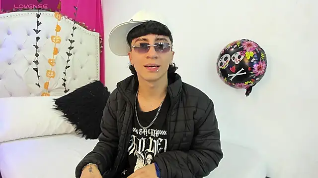 Snapshot of XaanderGrey chatting on 14, 10, 2025 XaanderGrey online show from 14, 10, 2025