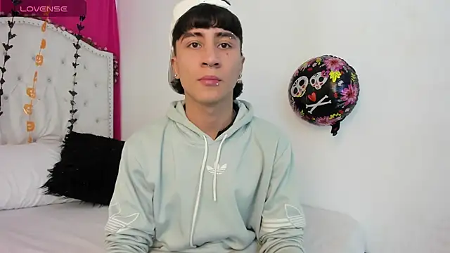 Snapshot of XaanderGrey chatting on 15, 10, 2025 XaanderGrey online show from 15, 10, 2025