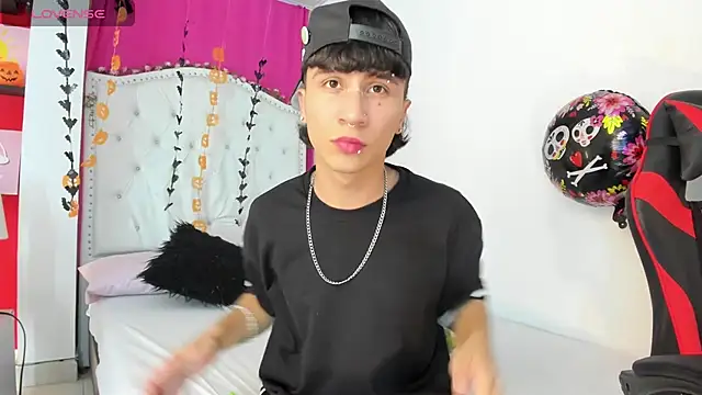 Snapshot of XaanderGrey chatting on 17, 10, 2025 XaanderGrey online show from 17, 10, 2025