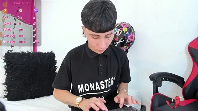 Snapshot of XaanderGrey chatting on 25, 10, 2025 XaanderGrey online show from 25, 10, 2025