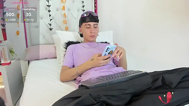 Snapshot of XaanderGrey chatting on 27, 10, 2025 XaanderGrey online show from 27, 10, 2025