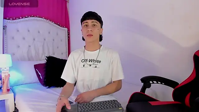 Snapshot of XaanderGrey chatting on 5, 11, 2025 XaanderGrey online show from 5, 11, 2025