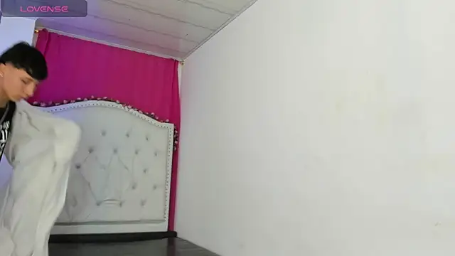 Snapshot of XaanderGrey chatting on 17, 11, 2025 XaanderGrey online show from 17, 11, 2025