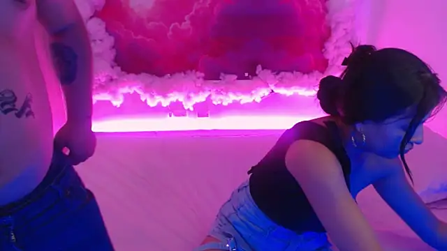 Charly and laura online show from 5, 11, 2025