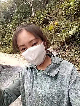 bree-zz online show from 18, 12, 2025