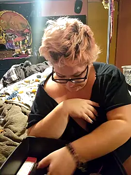 Snapshot of violentviolet68 chatting on 12, 10, 2025 violentviolet68 online show from 12, 10, 2025