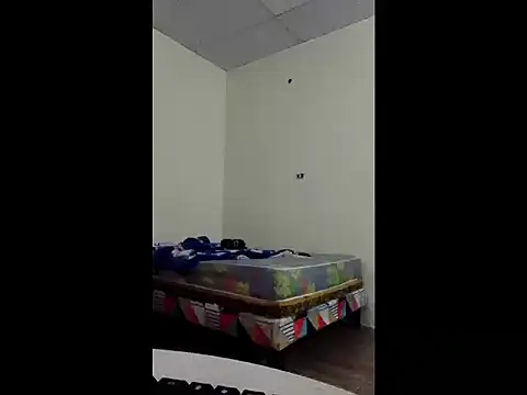 Snapshot of alejandro-18cm chatting on 3, 12, 2025 alejandro-18cm online show from 3, 12, 2025