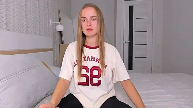 Snapshot of LilMary_ chatting on 12, 10, 2025 LilMary online show from 12, 10, 2025