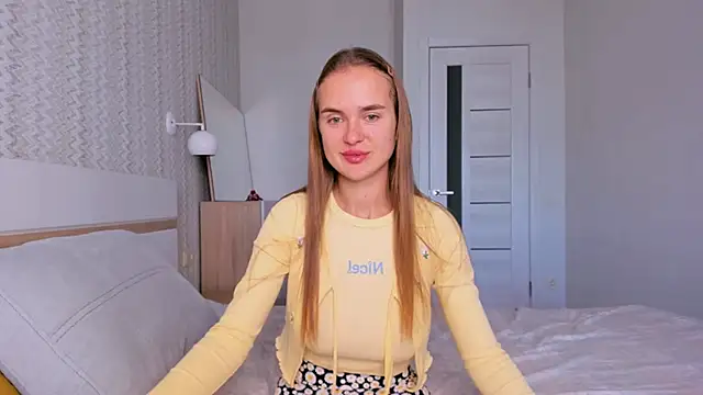 Snapshot of LilMary_ chatting on 14, 10, 2025 LilMary online show from 14, 10, 2025