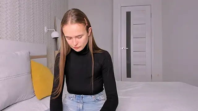 Snapshot of LilMary_ chatting on 27, 10, 2025 LilMary online show from 27, 10, 2025