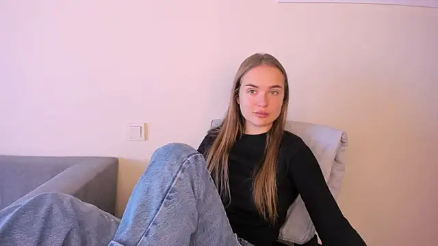 Snapshot of LilMary_ chatting on 29, 10, 2025 LilMary online show from 29, 10, 2025