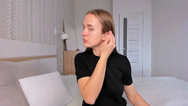 Snapshot of LilMary_ chatting on 14, 11, 2025 LilMary online show from 14, 11, 2025