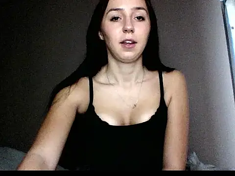 Snapshot of LuisaLive chatting on 3, 3, 2026 LuisaLive online show from 3, 3, 2026