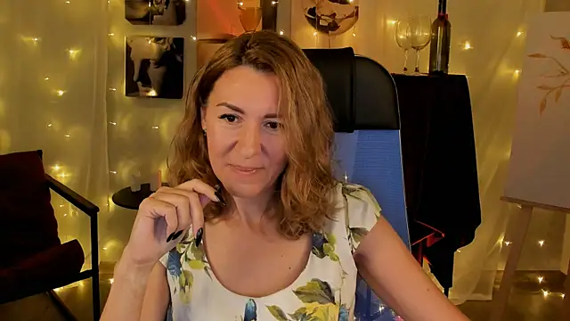 Snapshot of DonnaSmitth chatting on 13, 10, 2025 DonnaSmitth online show from 13, 10, 2025