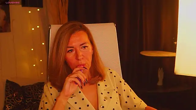 Snapshot of DonnaSmitth chatting on 23, 10, 2025 DonnaSmitth online show from 23, 10, 2025