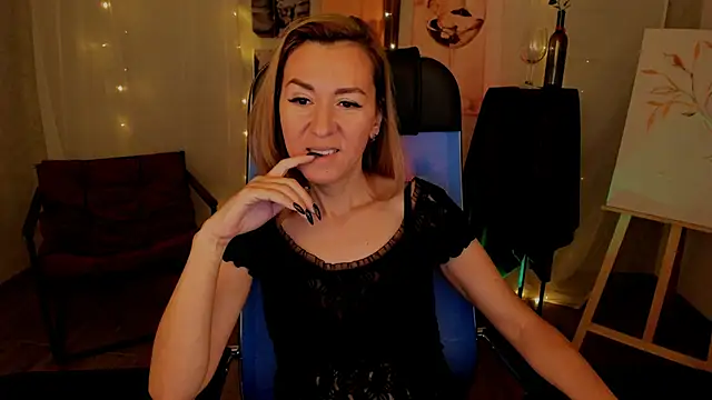 Snapshot of DonnaSmitth chatting on 3, 11, 2025 DonnaSmitth online show from 3, 11, 2025