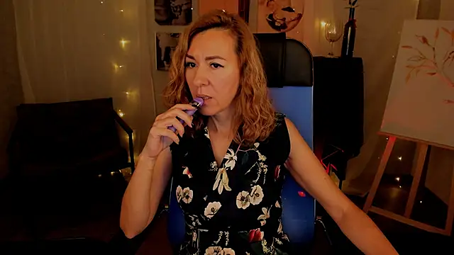 Snapshot of DonnaSmitth chatting on 4, 11, 2025 DonnaSmitth online show from 4, 11, 2025