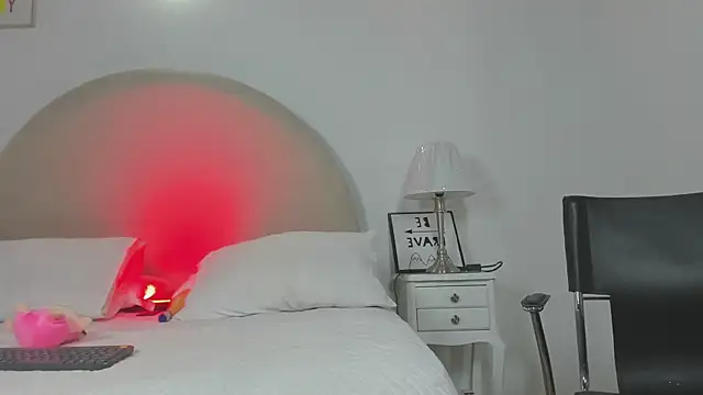 charlotte  queen online show from 14, 10, 2025