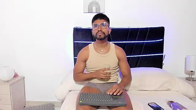 Taylormaccurdy  online show from 7, 11, 2025