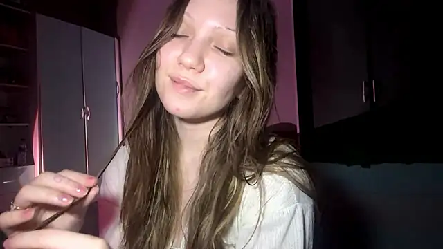 EmiIyKitty online show from 1, 2, 2026