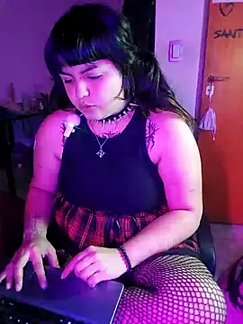 Snapshot of crucifxcked chatting on 8, 10, 2025 crucifxcked online show from 8, 10, 2025