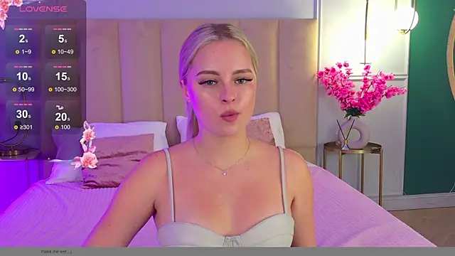 Snapshot of EllyLinn chatting on 14, 11, 2025 EllyLinn online show from 14, 11, 2025